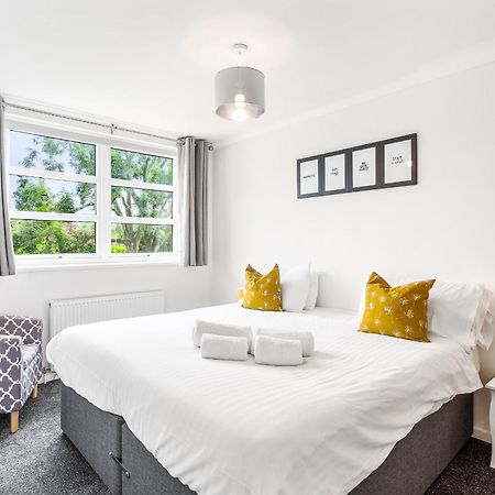 Niksa Serviced Accommodation - 3 Bedroom House 韦林花园城 外观 照片
