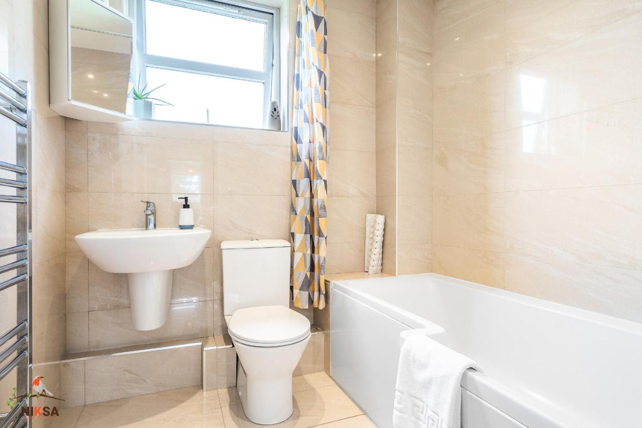 Niksa Serviced Accommodation - 3 Bedroom House 韦林花园城 外观 照片