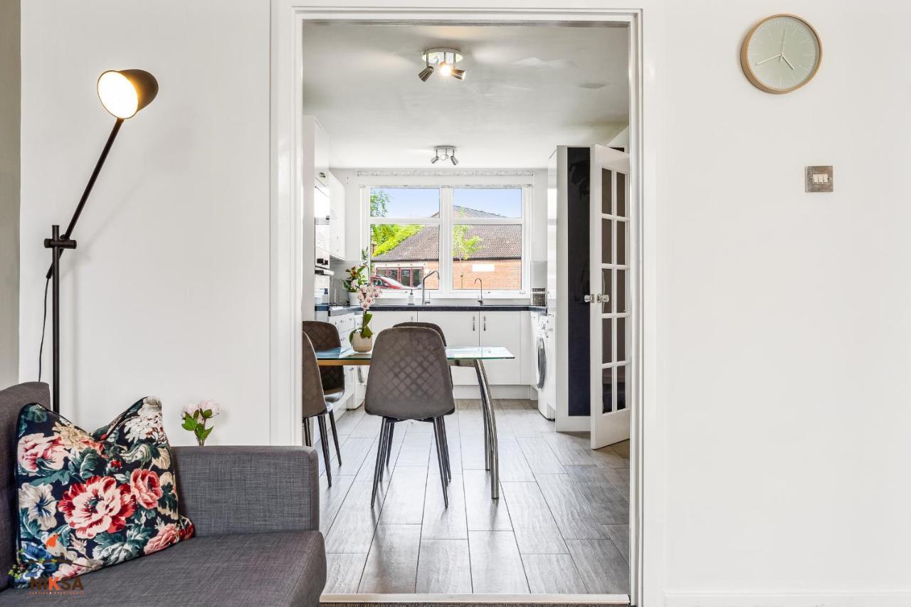 Niksa Serviced Accommodation - 3 Bedroom House 韦林花园城 外观 照片