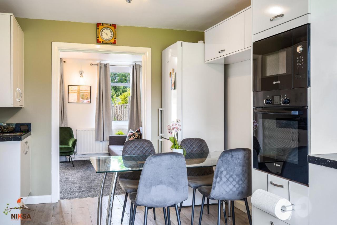 Niksa Serviced Accommodation - 3 Bedroom House 韦林花园城 外观 照片