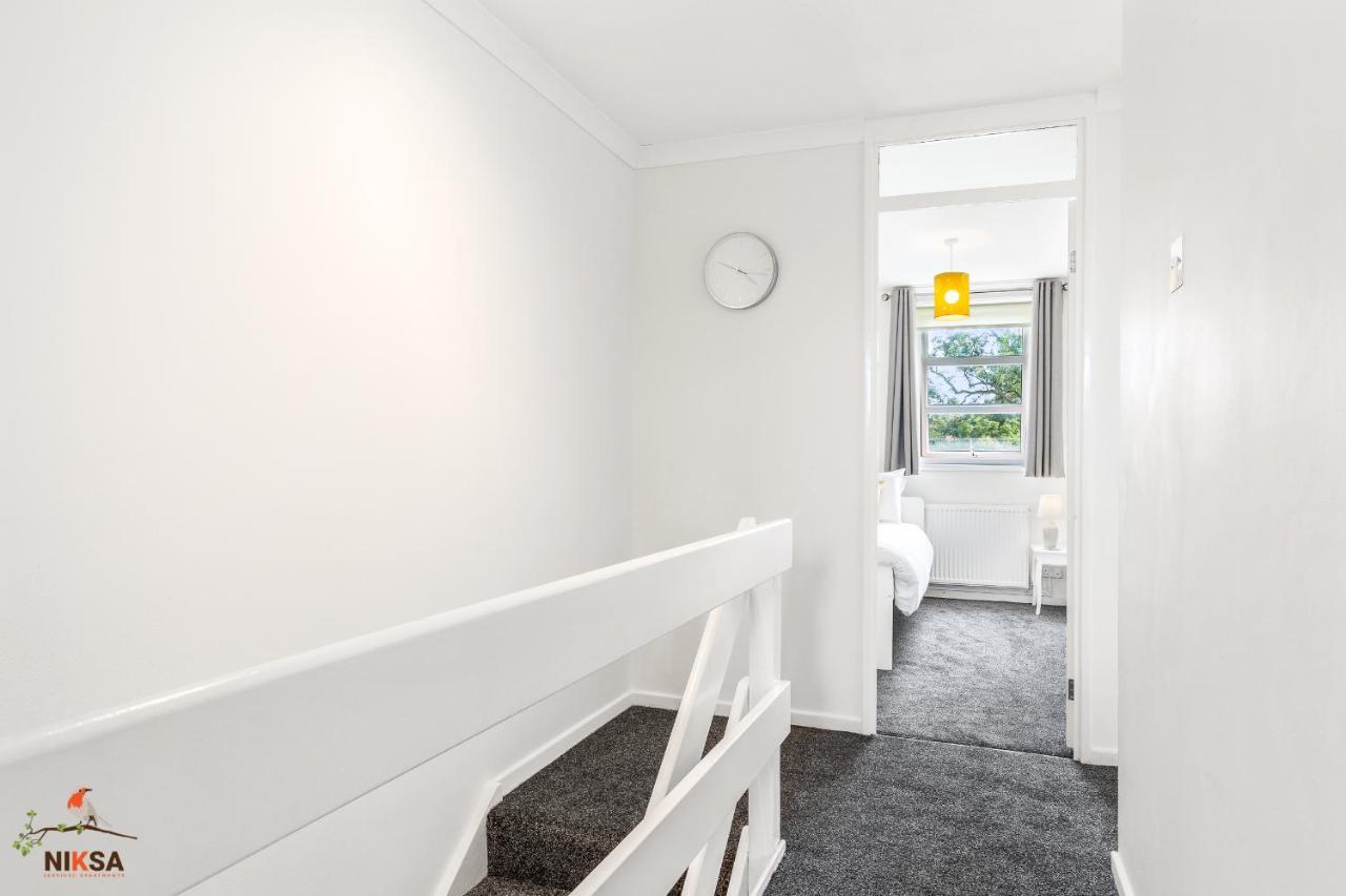 Niksa Serviced Accommodation - 3 Bedroom House 韦林花园城 外观 照片